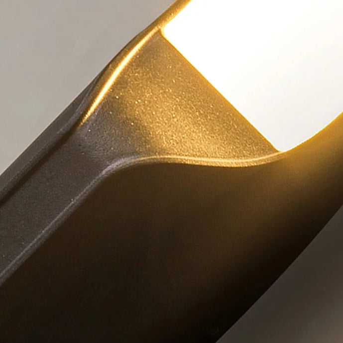Hela Arc Outdoor Wall Light | Celestre