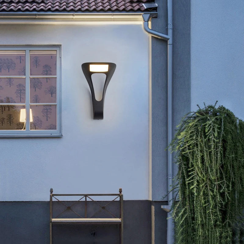 Atri Curved Led Outdoor Wall Light | Celestre