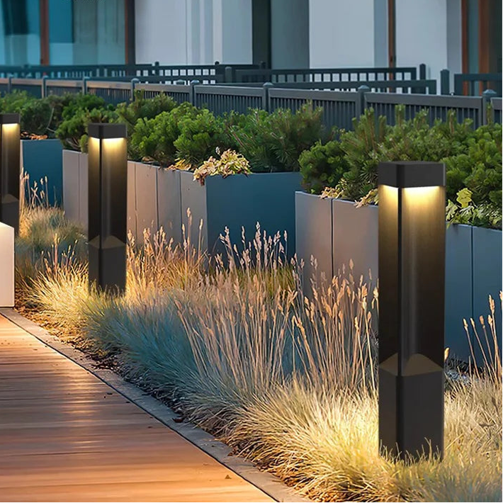 Zeta Pillar Outdoor Bollard Light | Celestre