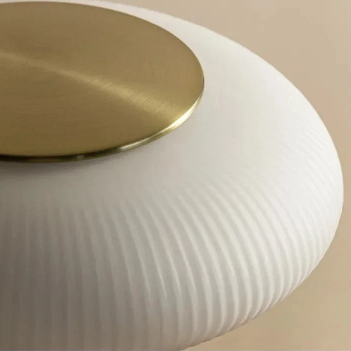 Srix Pleated Saucer Table Lamp | Celestre