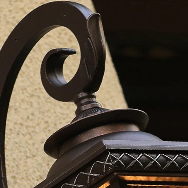 Lenu Retro Outdoor Wall Lantern | Celestre
