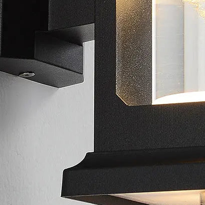 Fric Pagoda Lantern Outdoor Wall Light | Celestre