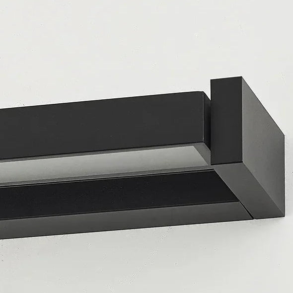 Erixa Adjustable Linear Outdoor Wall Light | Celestre