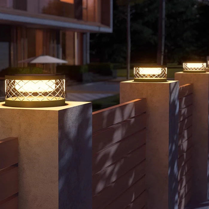 Yexo Solar Round Criss Cross Pillar Light D 20 cm | Celestre
