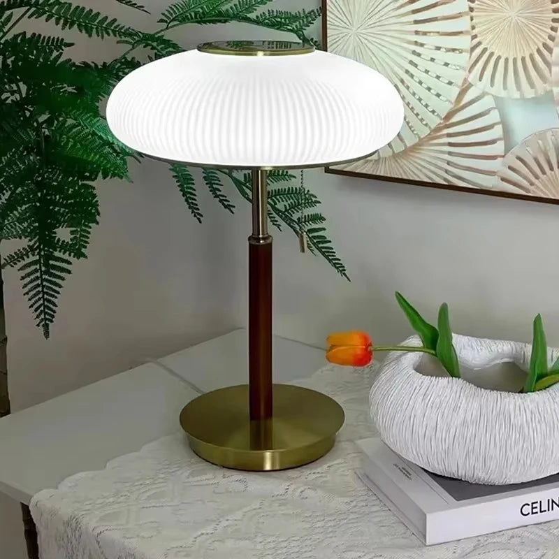 Srix Pleated Saucer Table Lamp | Celestre