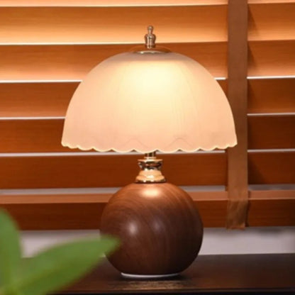 Limo Scalloped Table Lamp | Celestre